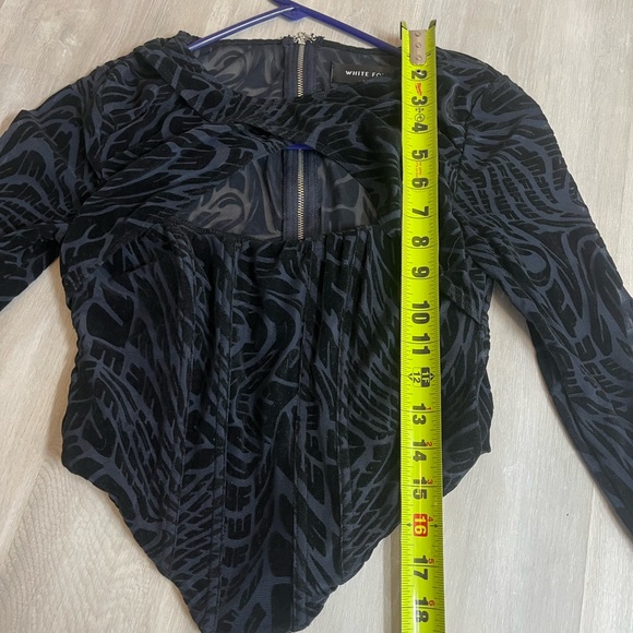 Stylish Black Patterned‎ Women's Top - Picture 6 of 7